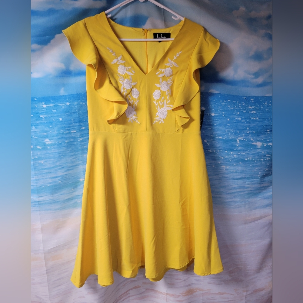 Lulus NWT Yellow Mini Dress‎ Embroidered Floral Front with Ruffles Size Med
